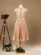 Numbersea Spitzen-Brautjungfernkleid aus Chiffon mit V-Ausschnitt und Flügelärmeln, durchsichtiger Rücken mit Knopf 
