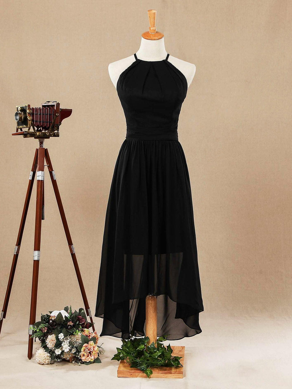 Vestido de dama de honor de corte A, de gasa, alto bajo, escote joya y tirantes finos