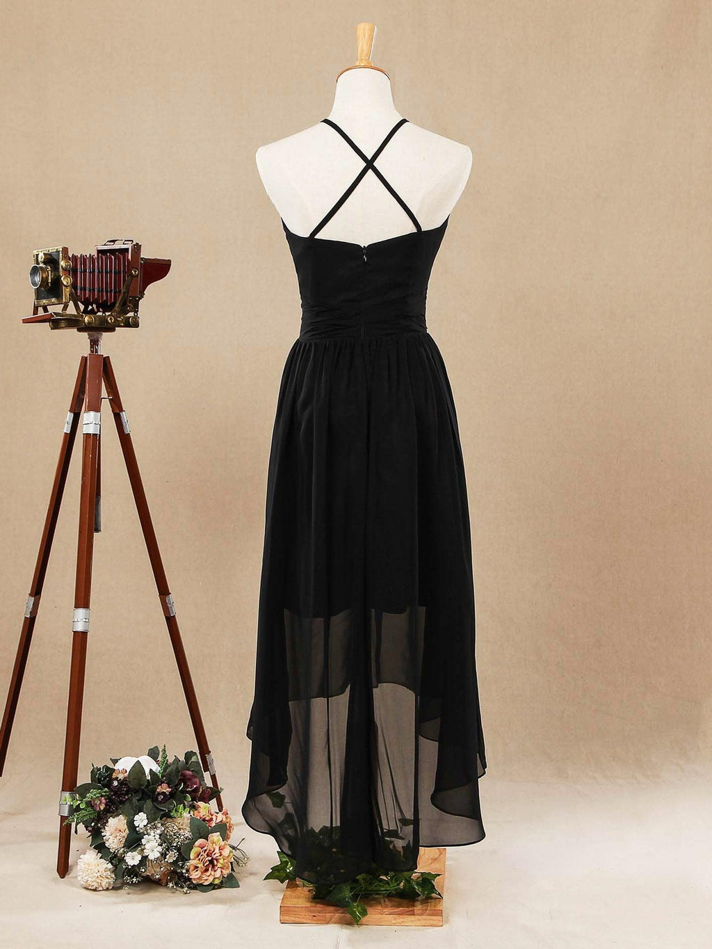 Vestido de dama de honor de corte A, de gasa, alto bajo, escote joya y tirantes finos