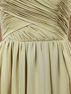 Vestido de dama de honor de gasa con tirantes verde polvoriento, escote en V y espalda en V con escote de encaje elegante