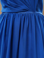 Vestido de dama de honor de gasa con tirantes finos, corte A y pliegues fruncidos