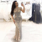 Auf Lager: Luxuriöses Meerjungfrauen-Abendkleid mit kurzen Ärmeln, Rundhalsausschnitt und Diamantbesatz, Perlenstickerei, Übergröße LA60742 