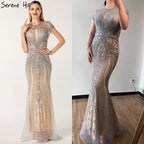Auf Lager: Luxuriöses Meerjungfrauen-Abendkleid mit kurzen Ärmeln, Rundhalsausschnitt und Diamantbesatz, Perlenstickerei, Übergröße LA60742 