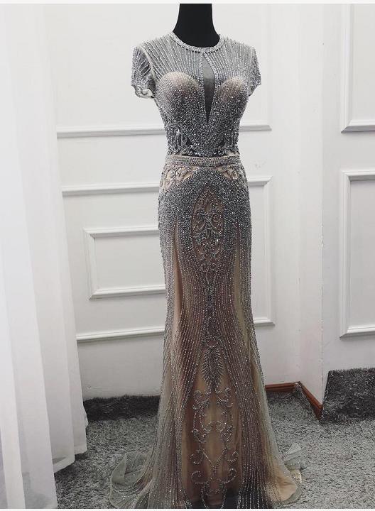 Auf Lager: Luxuriöses Meerjungfrauen-Abendkleid mit kurzen Ärmeln, Rundhalsausschnitt und Diamantbesatz, Perlenstickerei, Übergröße LA60742 