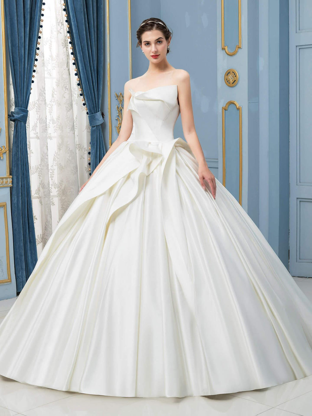 Vestidos de novia de satén con corte de baile y sin mangas hasta el suelo