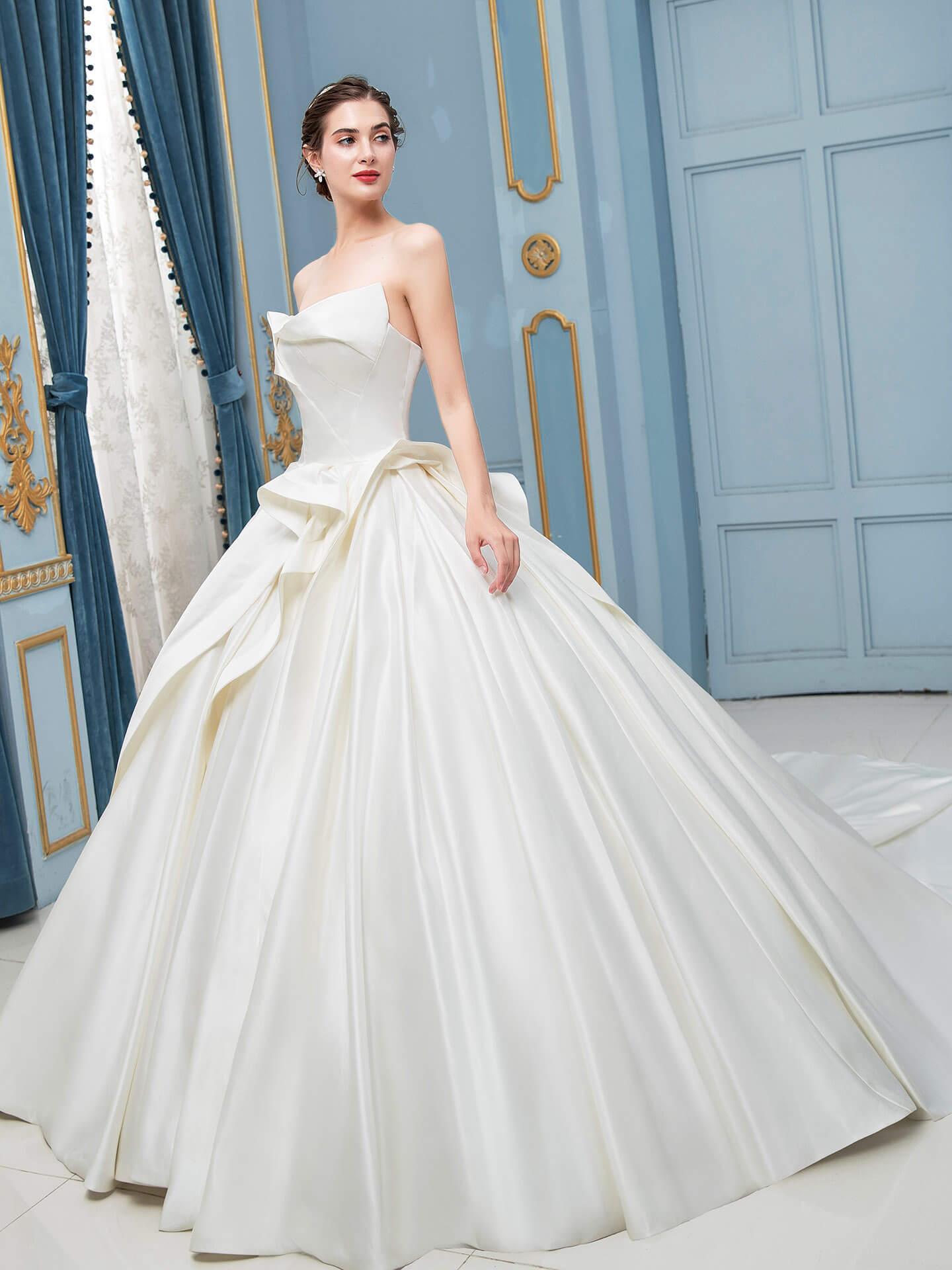 Vestidos de novia de satén con corte de baile y sin mangas hasta el suelo