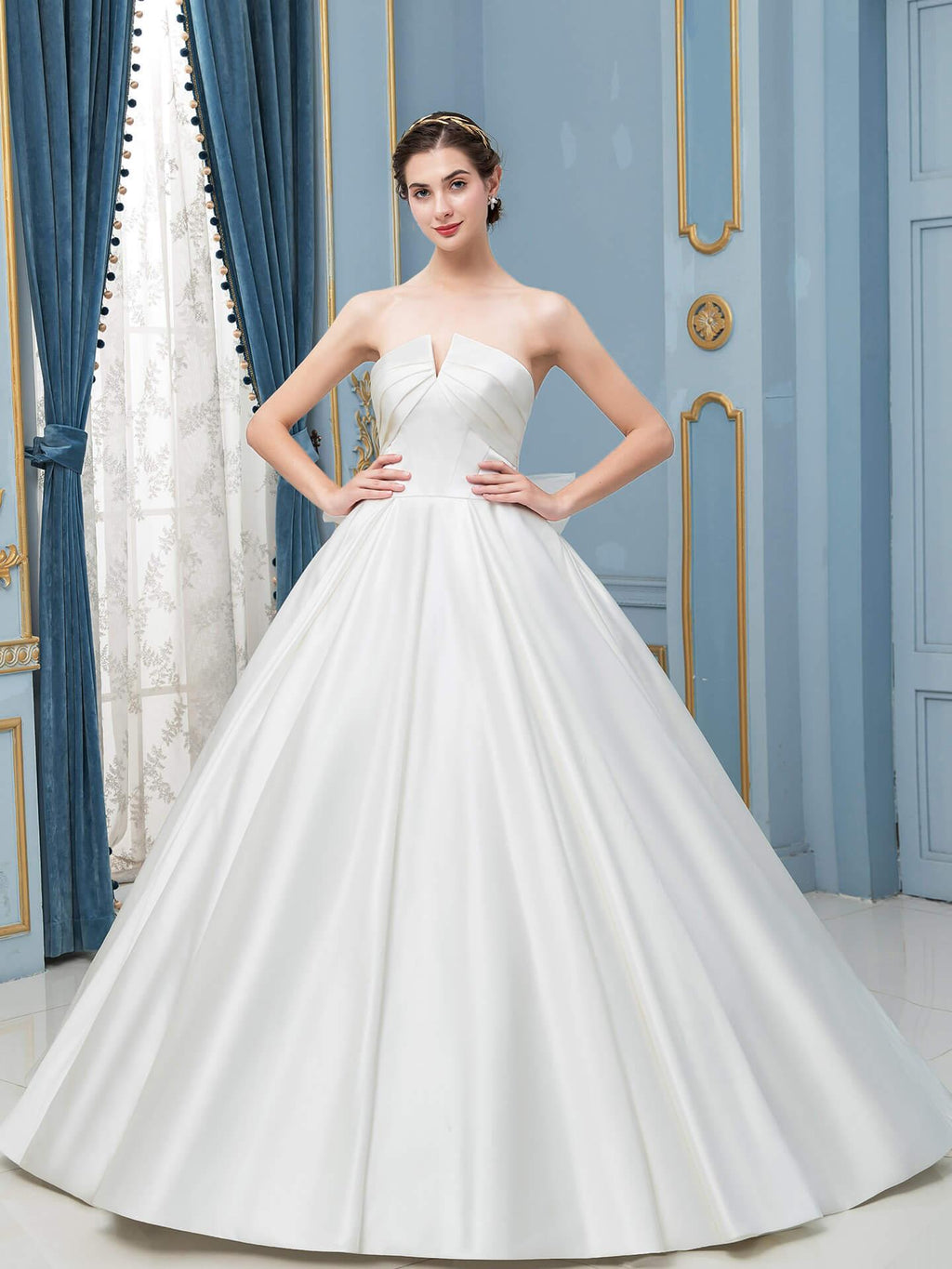 Vestidos de novia de satén con corte de baile y sin mangas hasta el suelo