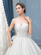 Vestidos de novia de satén con corte de baile y sin mangas hasta el suelo