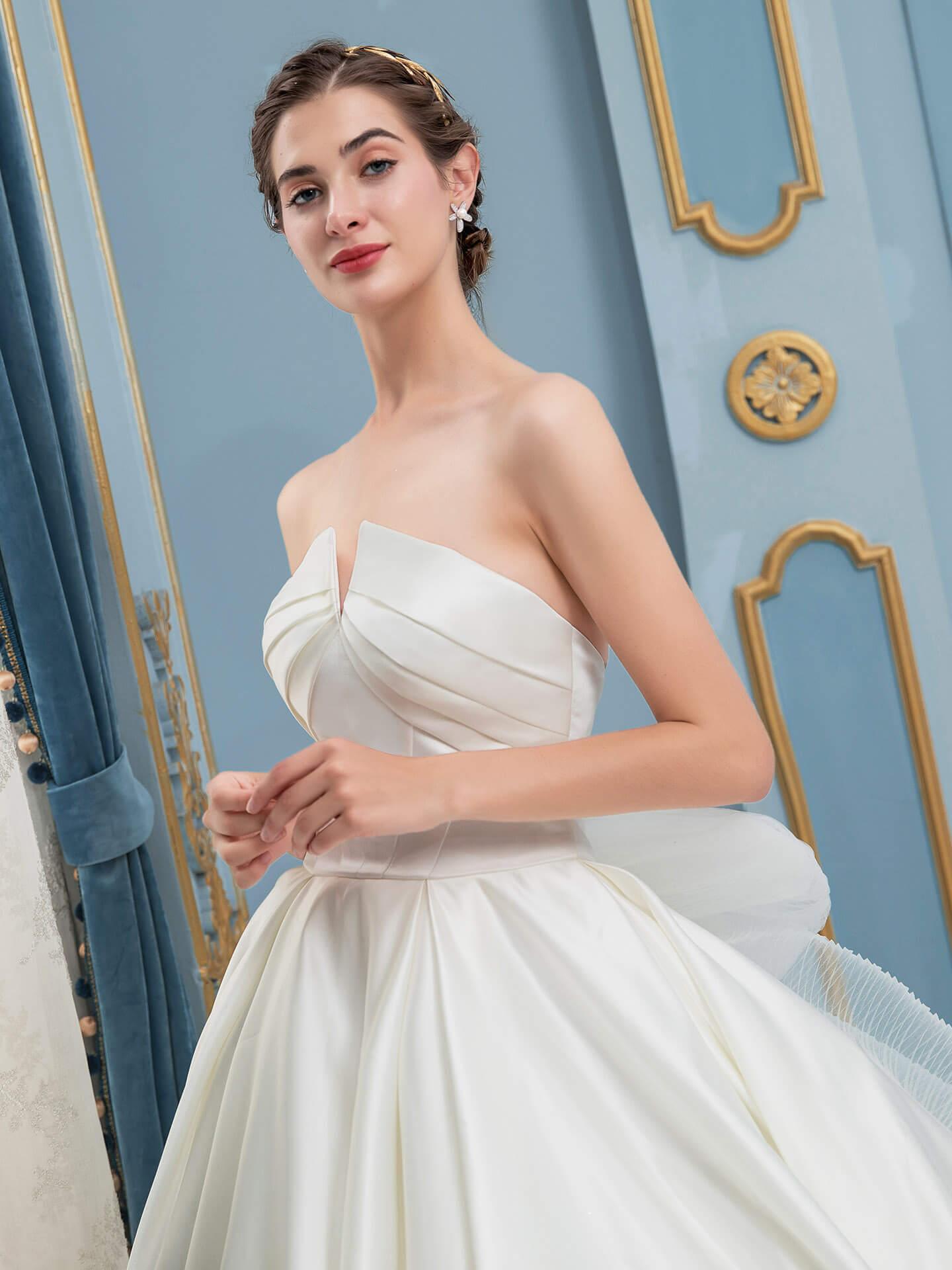 Vestidos de novia de satén con corte de baile y sin mangas hasta el suelo
