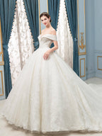 Vestido de novia largo sin mangas con encaje de tul y cuentas hasta el suelo