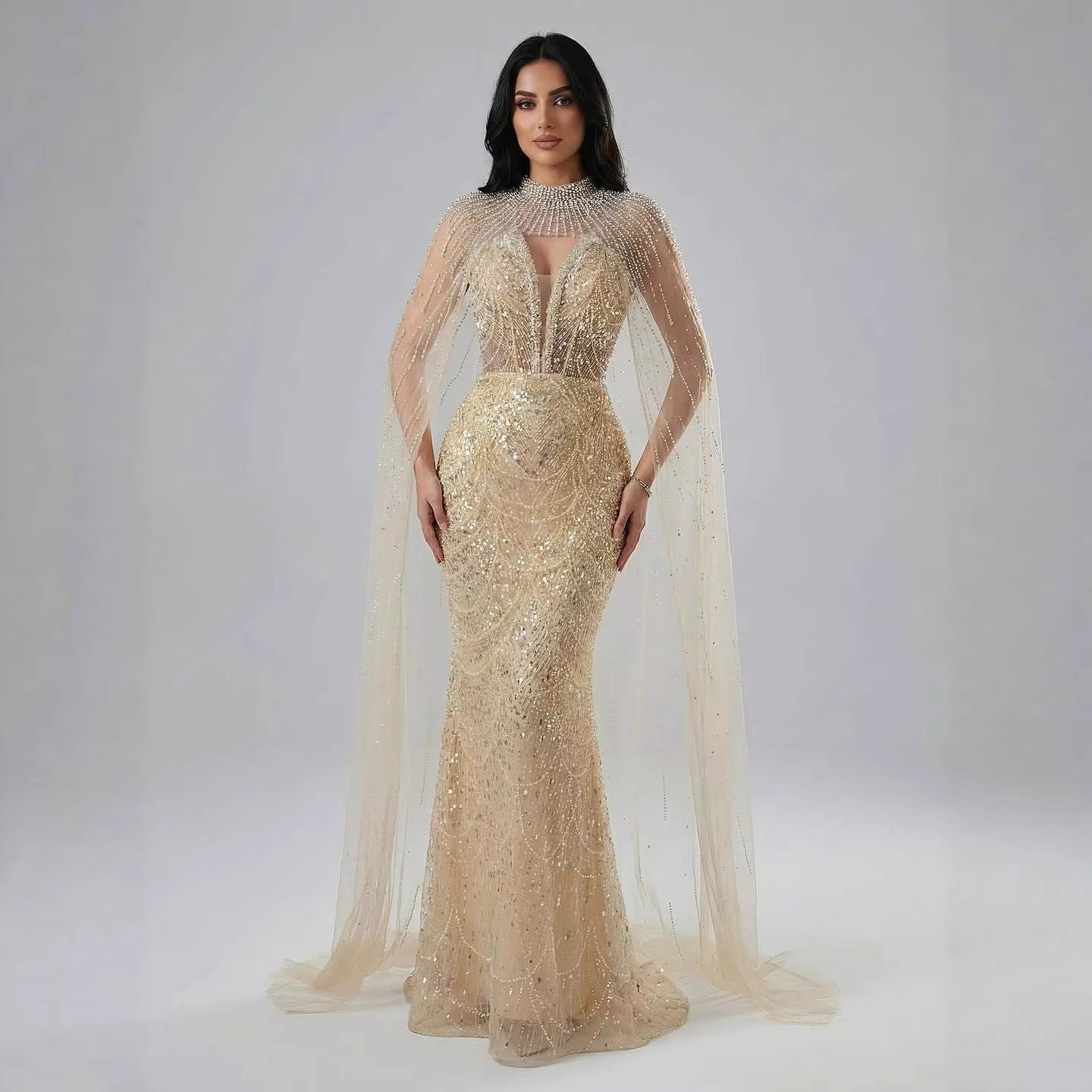 Luxuriöses Abendkleid Nude Perlen Bestickte Robe mit Tüllschleppe