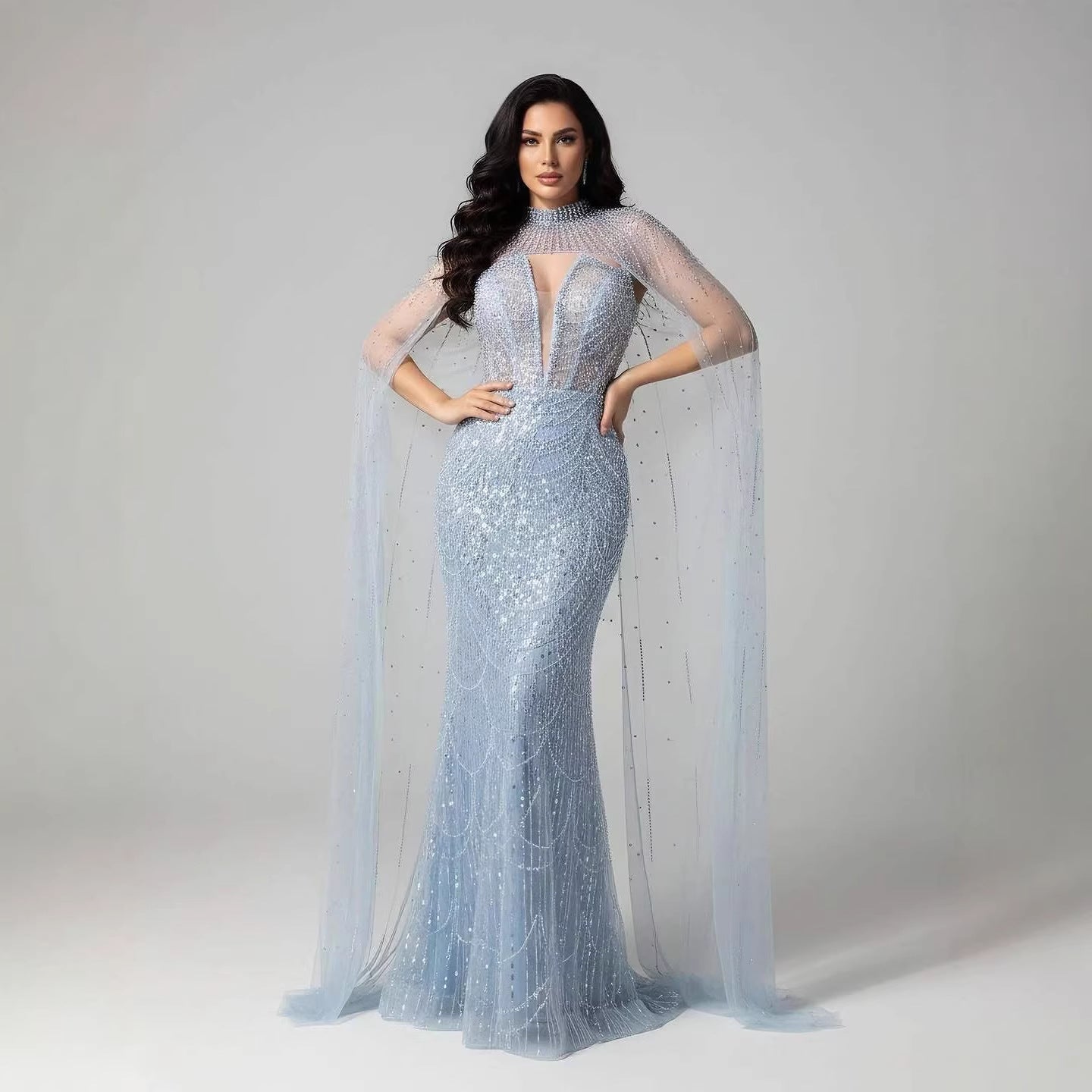 Luxuriöses Abendkleid Nude Perlen Bestickte Robe mit Tüllschleppe