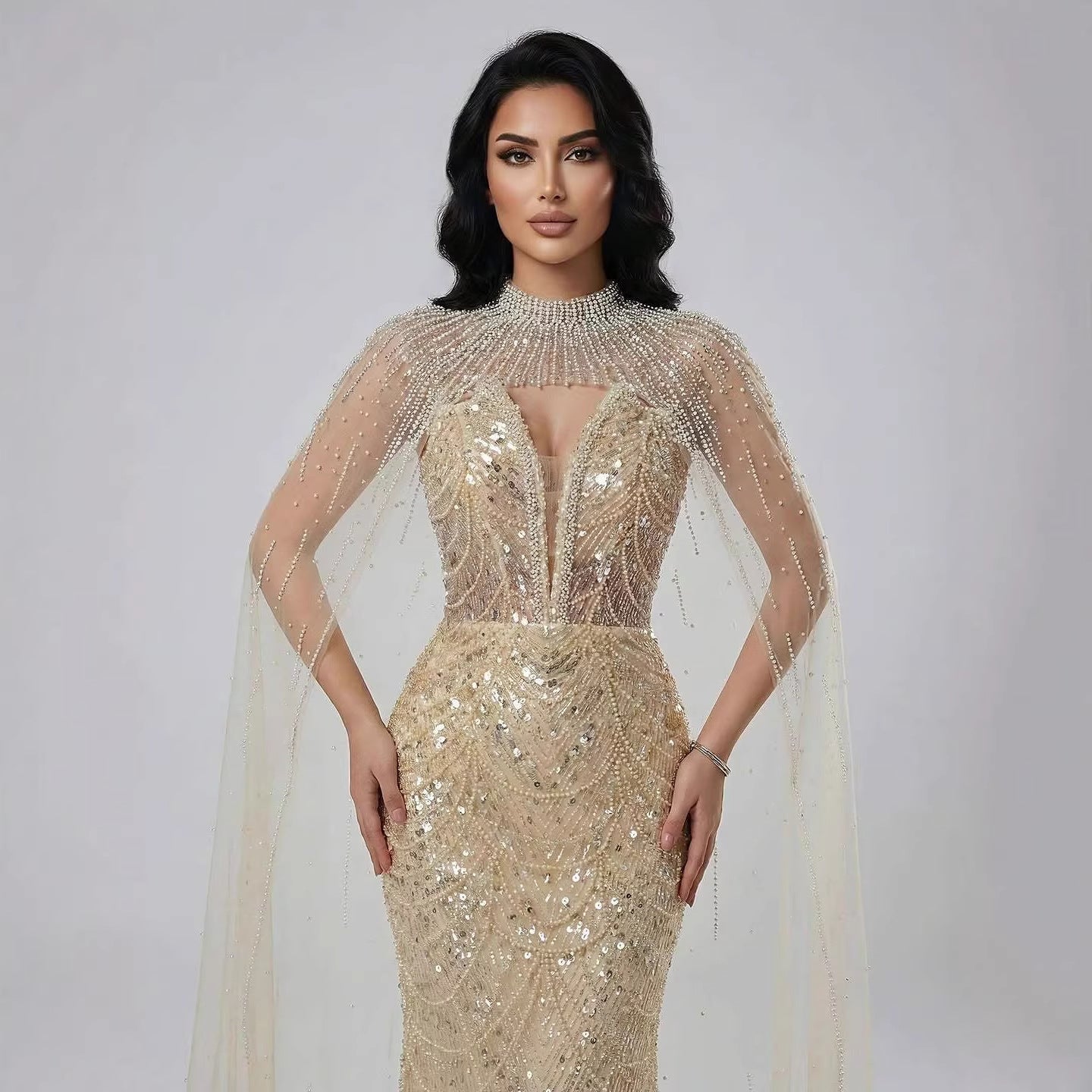 Luxuriöses Abendkleid Nude Perlen Bestickte Robe mit Tüllschleppe