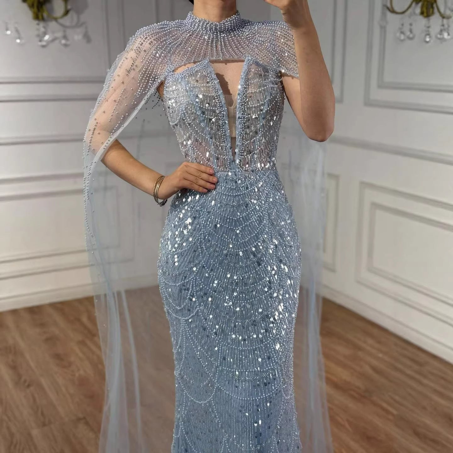 Luxuriöses Abendkleid Nude Perlen Bestickte Robe mit Tüllschleppe