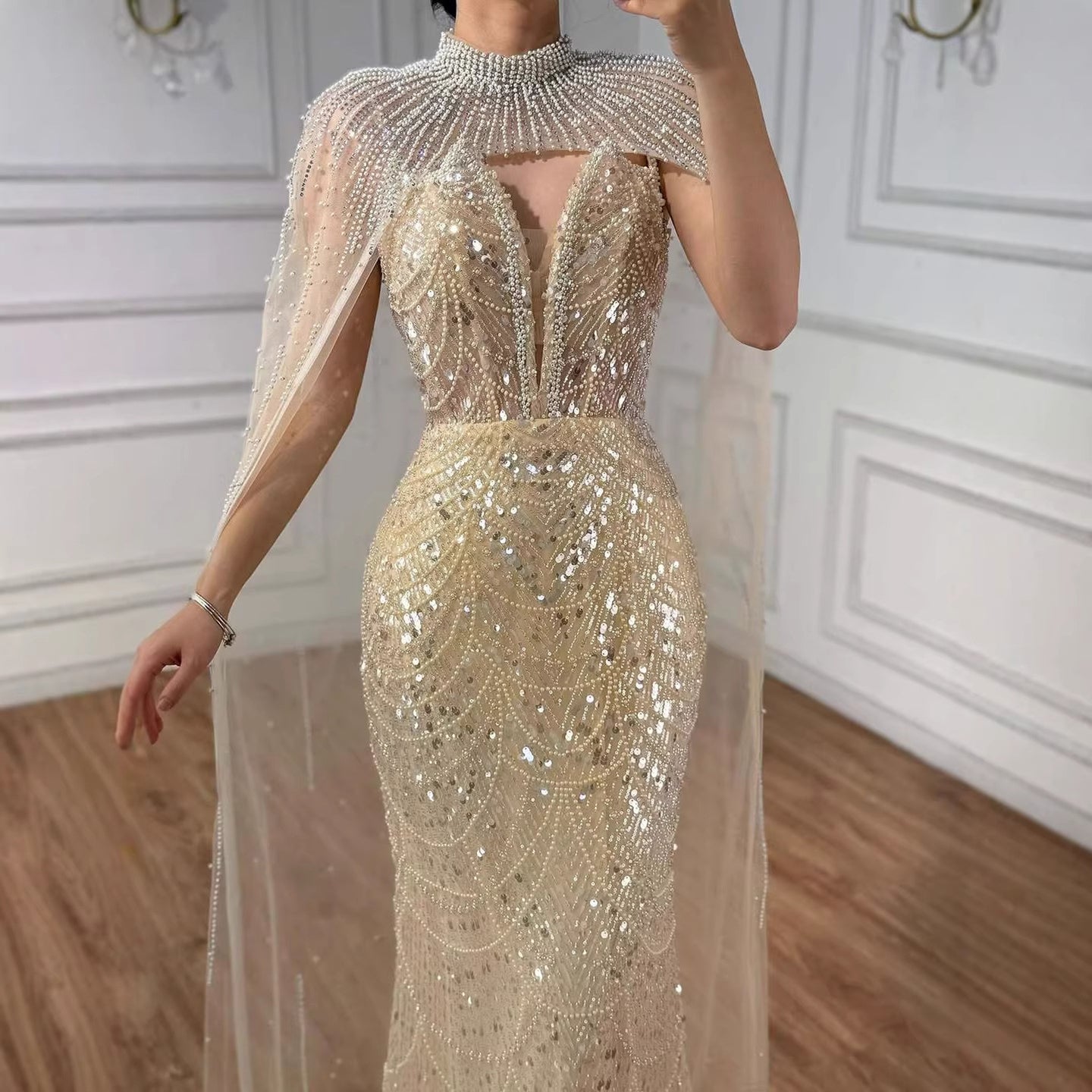 Luxuriöses Abendkleid Nude Perlen Bestickte Robe mit Tüllschleppe