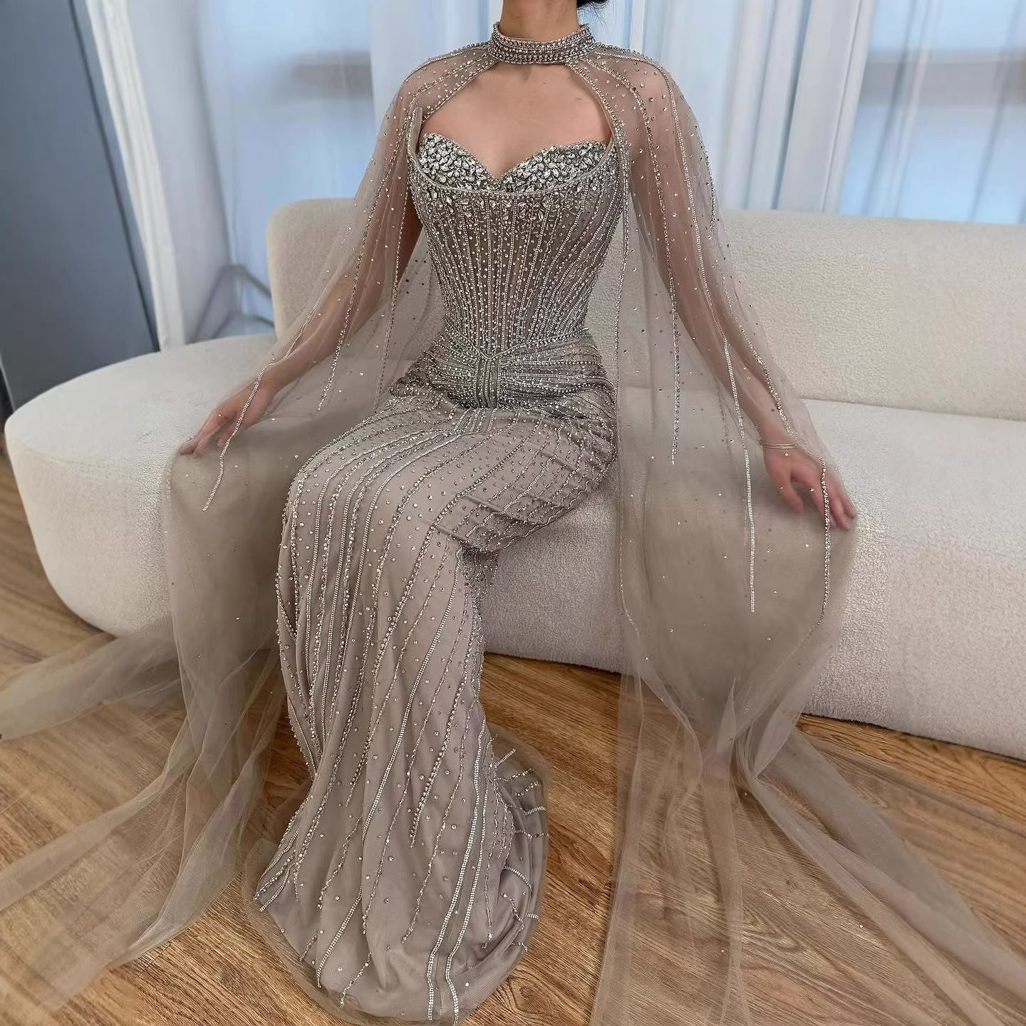 Vestido de Noche de Lujo con Capa y Cuentas de Caramelo de Dubái LA72811C