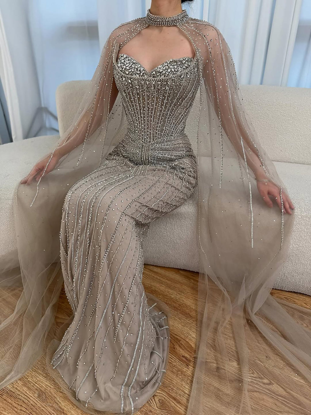 Vestido de Noche de Lujo con Capa y Cuentas de Caramelo de Dubái LA72811C