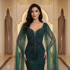 Luxuriöses, perlenbesetztes Abendkleid in Karamell mit Cape LA72992A