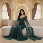 Luxuriöses, perlenbesetztes Abendkleid in Karamell mit Cape LA72992A