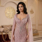 Luxuriöses, perlenbesetztes Abendkleid in Karamell mit Cape LA72992A