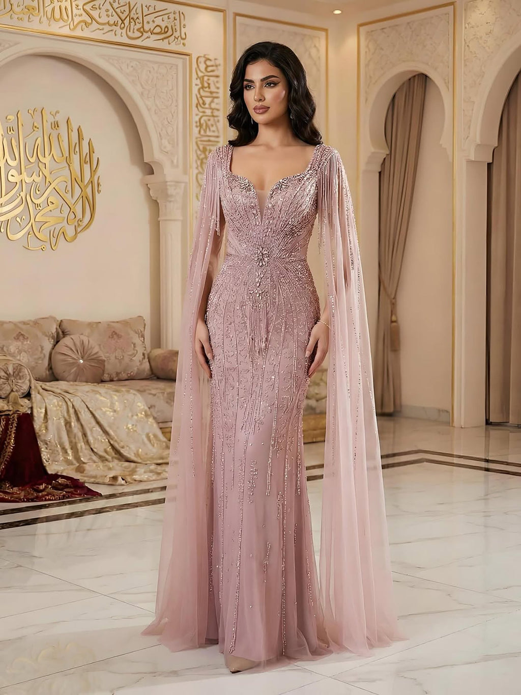 Luxuriöses, perlenbesetztes Abendkleid in Karamell mit Cape LA72992A