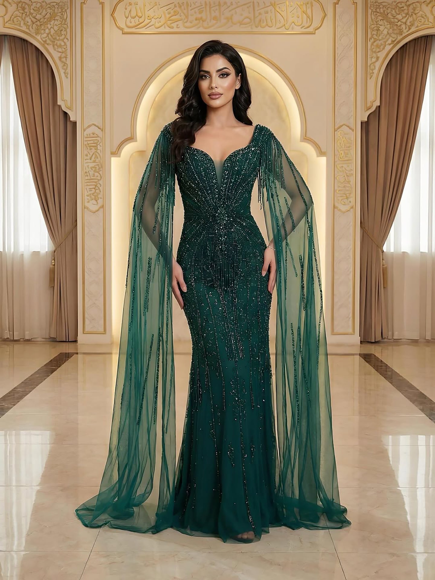Luxuriöses, perlenbesetztes Abendkleid in Karamell mit Cape LA72992A