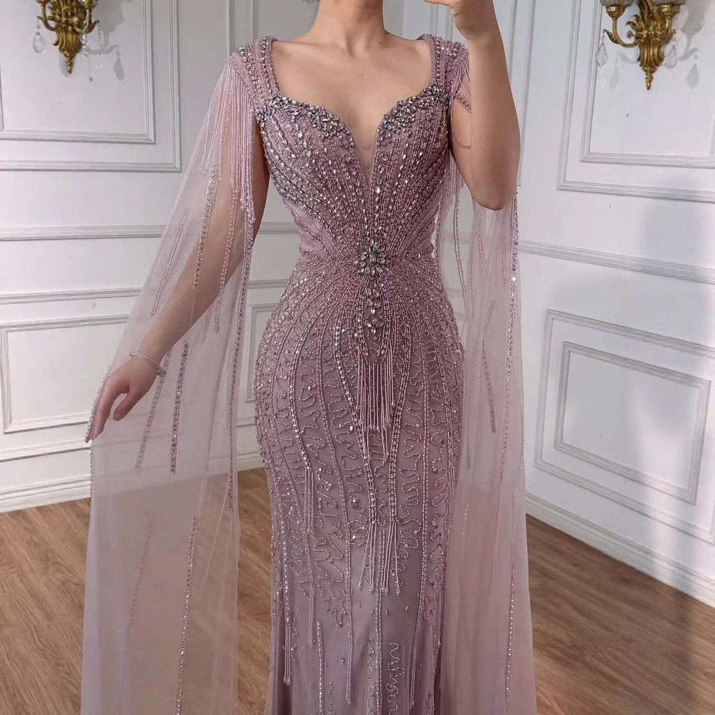 Luxuriöses, perlenbesetztes Abendkleid in Karamell mit Cape LA72992A