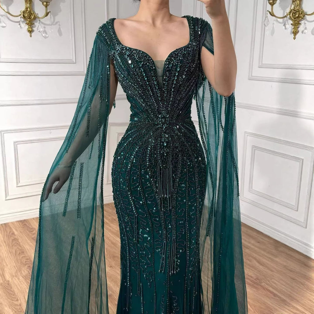 Luxuriöses, perlenbesetztes Abendkleid in Karamell mit Cape LA72992A