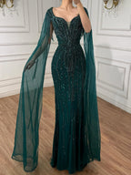 Luxuriöses, perlenbesetztes Abendkleid in Karamell mit Cape LA72992A