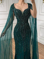 Luxuriöses, perlenbesetztes Abendkleid in Karamell mit Cape LA72992A