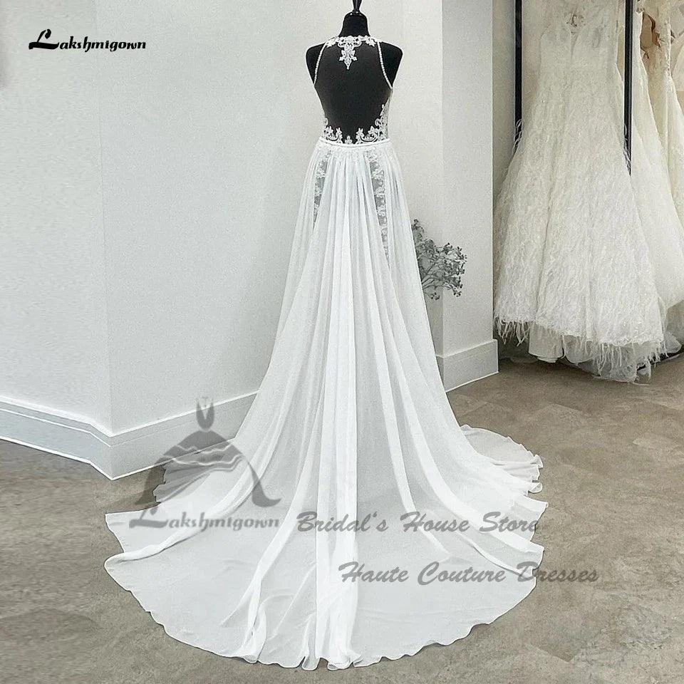 Vestido de novia bohemio de NumberSea 2025, corte en A, de gasa, estilo playero, con espalda de encaje transparente e ilusión. 