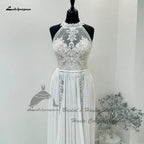 Vestido de novia bohemio de NumberSea 2025, corte en A, de gasa, estilo playero, con espalda de encaje transparente e ilusión. 