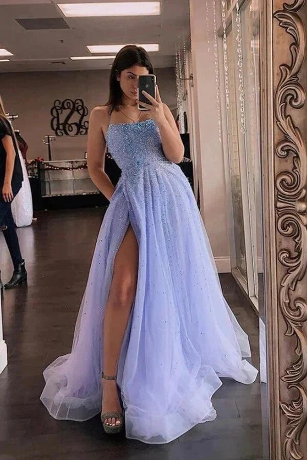 Lavendelfarbenes, langes, perlenbesetztes A-Linien-Abendkleid aus Tüll mit Schlitz