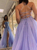 Lavendelfarbenes, langes, perlenbesetztes A-Linien-Abendkleid aus Tüll mit Schlitz