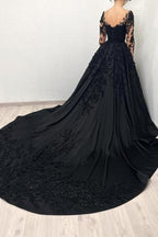 Schwarzes Abendkleid im Ballkleid-Stil mit langen Ärmeln und Herzausschnitt im Prinzessinnen-Stil