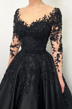 Schwarzes Abendkleid im Ballkleid-Stil mit langen Ärmeln und Herzausschnitt im Prinzessinnen-Stil