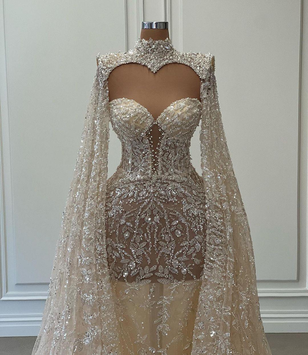 Vestido de fiesta lujoso de sirena largo con cuello alto, encaje brillante y mangas