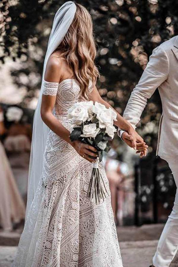 Vestido de novia bohemio rústico color marfil con escote corazón y encaje de NumberSea, MW267
