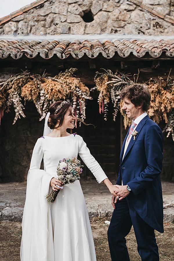 Vestido de novia NumberSea con corte A, sencillo, de satén marfil con bordados y mangas largas, MW373