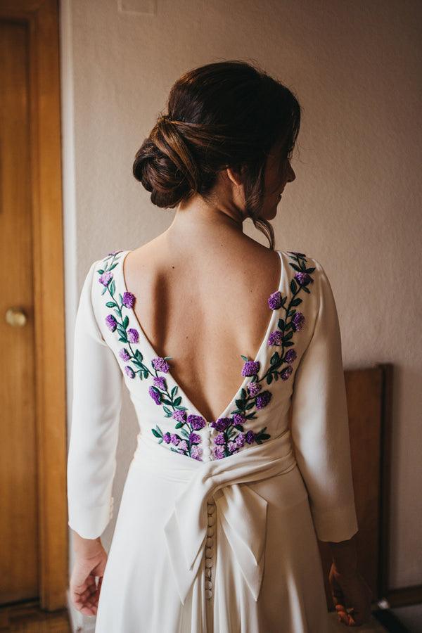 Vestido de novia NumberSea con corte A, sencillo, de satén marfil con bordados y mangas largas, MW373