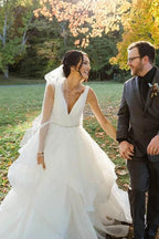 Vestido de novia NumberSea de organza con escote en V, volantes y faja con cuentas, MW386