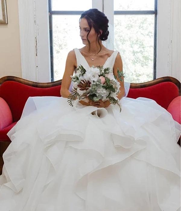 Vestido de novia NumberSea de organza con escote en V, volantes y faja con cuentas, MW386