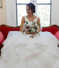 Vestido de novia NumberSea de organza con escote en V, volantes y faja con cuentas, MW386