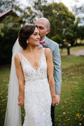 Vestido de novia de sirena con encaje, escote en V, sin mangas y espalda abierta de NumberSea, MW437