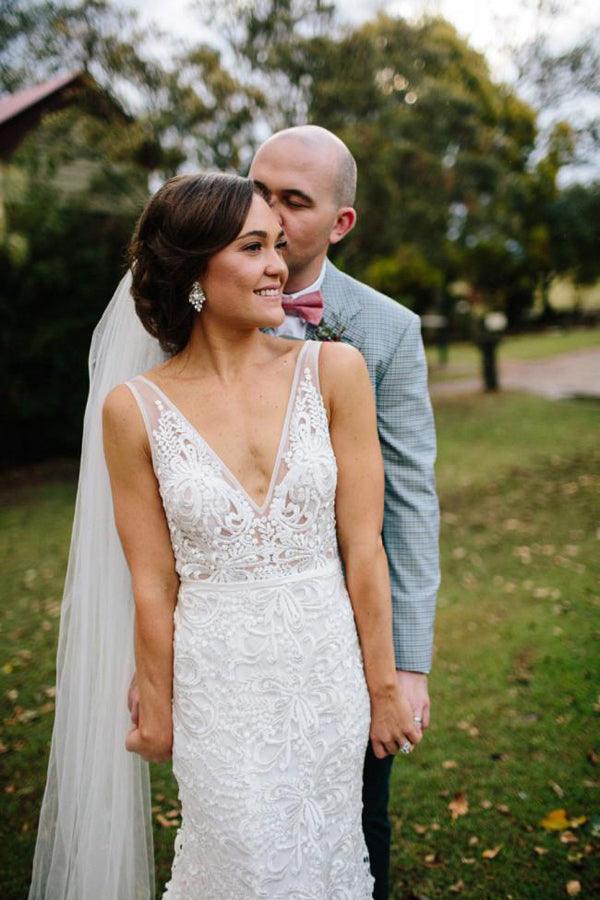 Vestido de novia de sirena con encaje, escote en V, sin mangas y espalda abierta de NumberSea, MW437