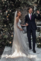 Vestido de novia largo NumberSea con escote en V, tirantes finos, espalda abierta y lentejuelas, con cola, MW477