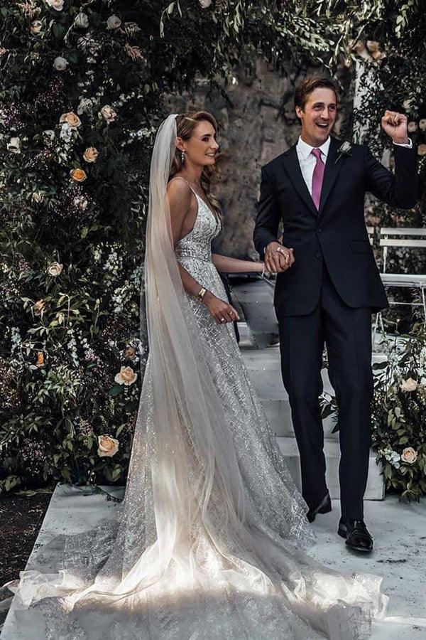 Vestido de novia largo NumberSea con escote en V, tirantes finos, espalda abierta y lentejuelas, con cola, MW477