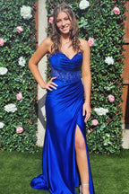 Vestido de fiesta largo con corsé y tirantes finos de sirena con abertura