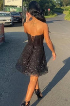 Mini Schwarzes Sweetheart Tüll Ärmelloses A-Linien-Ballkleid mit Trägern und Spitze