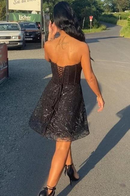 Mini Schwarzes Sweetheart Tüll Ärmelloses A-Linien-Ballkleid mit Trägern und Spitze